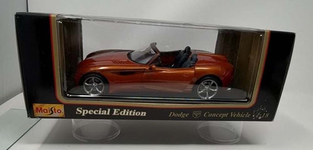 Maisto Special Edition 1:18 Scale Diecast Dodge Concept Vehicle Copperhead Orang